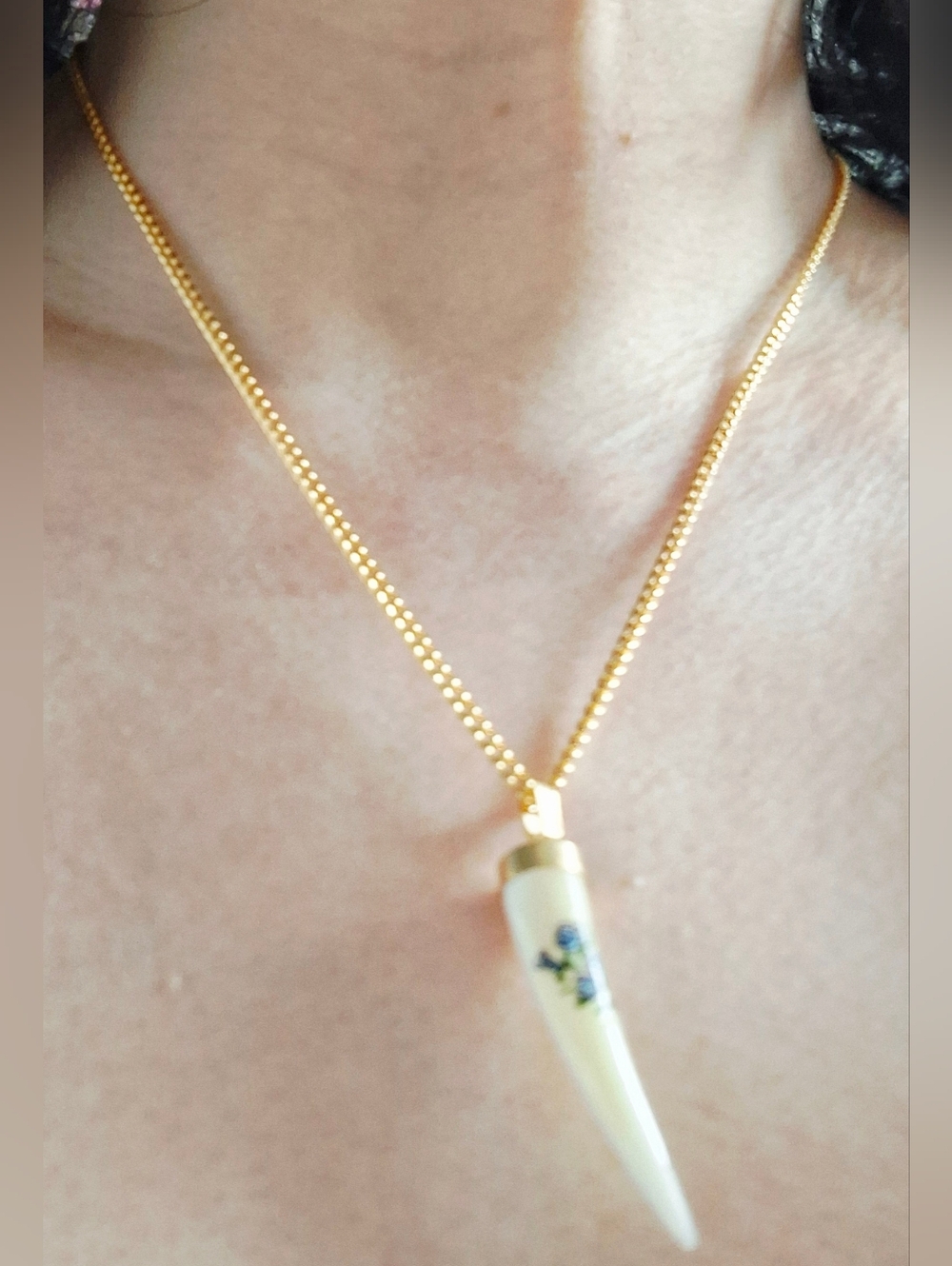 Vintage 80s 🪻🌼Lucky Floral Jade Horn Amulet/Pendant Necklace